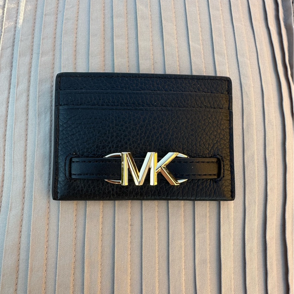 Michael Kors NWT Reed Large Pebbled Leather Card Case